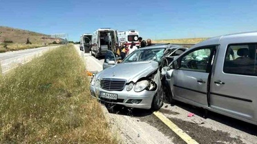 Afyonkarahisar'da Trafik Kazası: 1 Ölü, 6 Yaralı