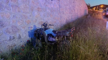 ATV Tamirine Yardım Ederken Otomobilin Çarpmasıyla Yaralandı
