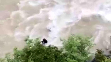 Şavşat'ta Araç Çoruh Nehri'ne Uçtu