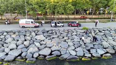 Yunus polisleri kayalıklardan düşen kadını kurtardı
