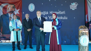 AYBÜ'de Mezuniyet Coşkusu