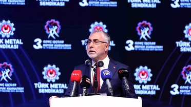 Bakan Işıkhan: Gençler dijital bağımlılığa dikkat etmeli