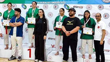 Cumhuriyet Lisesi Öğrencileri Kuraş Şampiyonası'nda Başarı Elde Etti