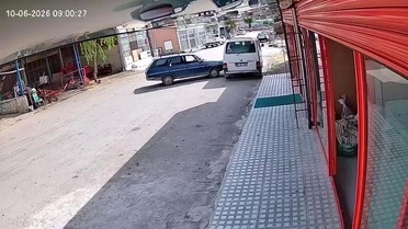 Merzifon'da El Freni Unutulan Araç Kaza Yaptı