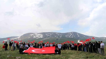 Gençlerden Allahuekber'de anlamlı anma