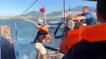 İzmir'de Tekne Kurtarıldı