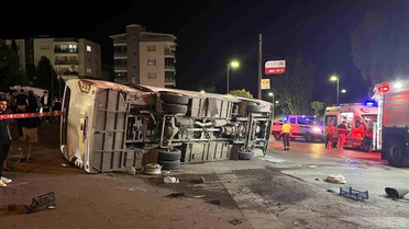 İzmir'de Trafik Kazası: 4 Yaralı