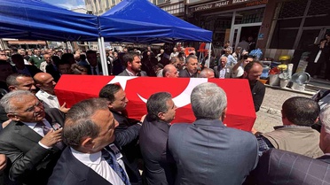 Kalp krizine yenik düşen Vali Yardımcısı Şenol Esmer memleketi Trabzon'da toprağa verildi