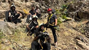 Kayalık alanda mahsur kalan oğlaklar itfaiye ekibince kurtarıldı