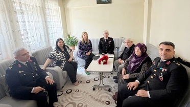 Komutan Yıldırım'dan şehit aileleri ve gazilere ziyaret