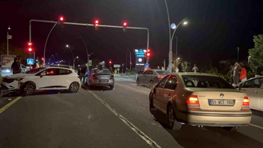Niğde'de Zincirleme Kaza: 2 Yaralı