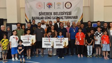 Siverek'te Babalar Günü Satranç Turnuvası Düzenlendi