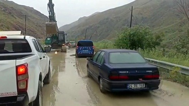 Erzincan-Kemah Karayolu Sel Nedeniyle Kapandı