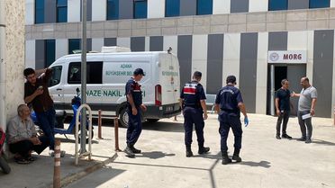 Ceyhan'da Traktör Devrildi: Genç İşçi Hayatını Kaybetti
