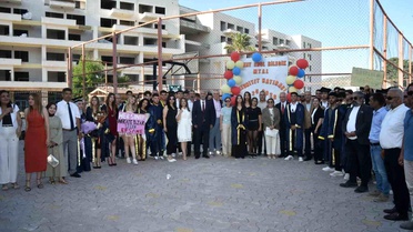Başkan Yapar, gençlerin mezuniyet coşkusuna ortak oldu