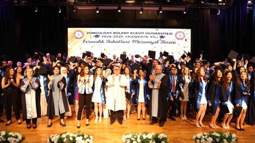 BEÜ Eczacılık Fakültesi Mezuniyet Coşkusu