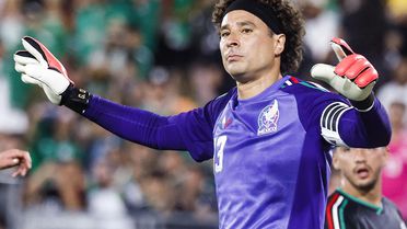 Bir devir sona erdi! Ochoa, Dünya Kupası'nın sona ermesiyle futbolu bırakıyor