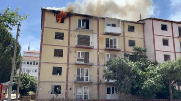 Çanakkale'de Boş Apartmanda Yangın Çıktı