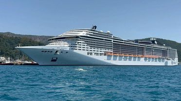 Marmaris'te Dev Yolcu Gemisi Karaya İndi