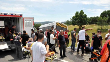 Edirne'de Minibüs ve Tır Kazası: 16 Yaralı