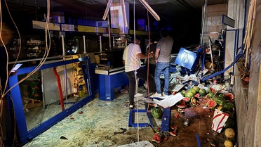 Konya'da Kamyon Market Camekanına Girdi
