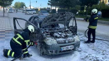 Bilecik'te Park Halindeki Araç Yandı