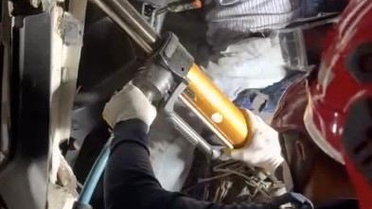 Park halindeki kamyona arkadan çarpan çekicinin sürücüsü yaralandı