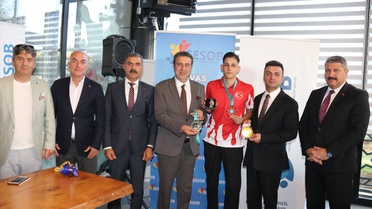 Başarılı Öğrencilere Ödül