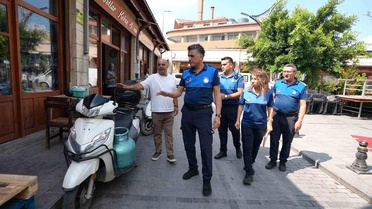 Tarsus'ta zabıtadan esnafa ortak kullanım alanı bilgilendirmesi