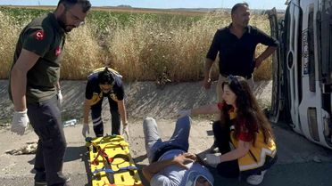 Tekirdağ'da Kamyon Devrildi, Şoför Yaralandı