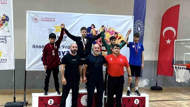 Yunusemreli güreşçilerden Uşak'tan 3 madalya
