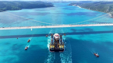 Saipem 7000 İstanbul Boğazı'ndan Geçti