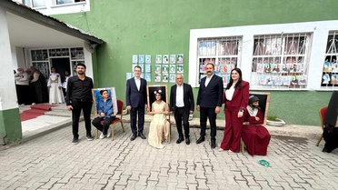 Diyadin'de Öğrencilerin Sanat Sergisi