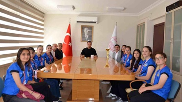 Emet Anadolu Lisesi Kız Voleybol Takımı Şampiyon