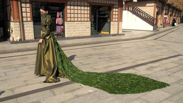 İranlı öğrenciden 5 bin çay yapraklı elbise