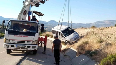 Mersin'de Trafik Kazası: 5 Kişi Yaralanmadan Kurtuldu