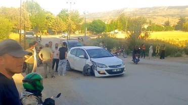 Adıyaman'da Direğe Çarpan Araçta 5 Yaralı