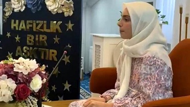 1 yılda hafız oldu, 30 cüzü bir günde ezberden okuyarak hatim etti