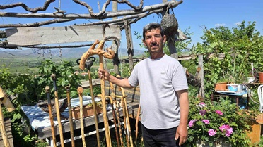 Ahşap oymacılığı sayesinde sigara ve kahvehane alışkanlığından kurtuldu