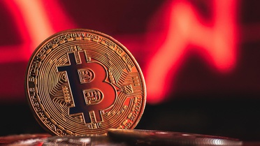 Bitcoin zirveden bu yana piyasa değerinin yarısını kaybetti