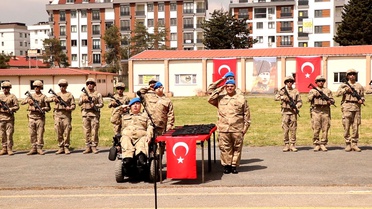 Engelli Baba Asker Üniforması Giydi