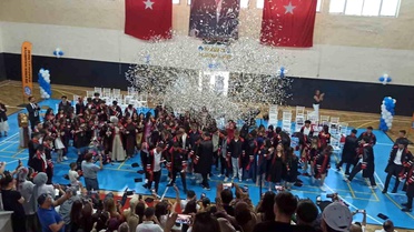 Devrek'te 99 Öğrenci Mezuniyet Sevinci Yaşadı