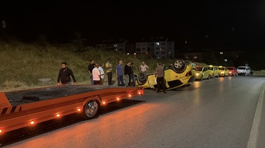 Eskişehir'de Takla Atan Takside 2 Yaralı