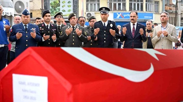 Gazi başkan son yolculuğuna askeri törenle uğurlandı
