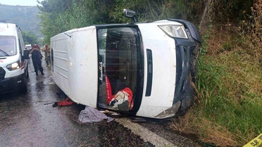 İzmir'de Tarım İşçilerini Taşıyan Minibüs Devrildi