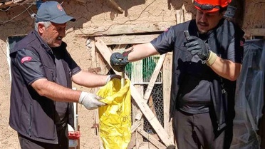 Kırıkkale'de kümese giren yılanı itfaiye çıkardı