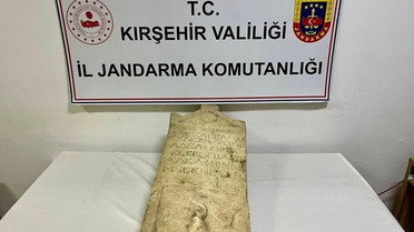 Kırşehir'de Roma Dönemi Mezar Taşı Ele Geçirildi