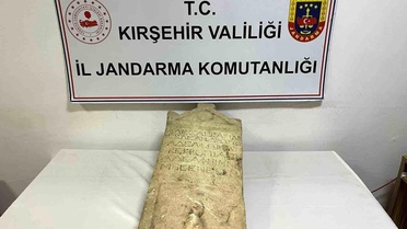 Kırşehir'de Roma Dönemi Mezar Taşı Ele Geçirildi