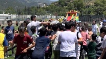 Osmaniye'de itfaiyeden çocuklara serinleten sürpriz