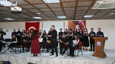 Öğretmenlerden Müzik Konseri